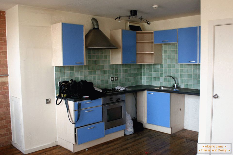 Kuchyně malého bytu před rekonstrukcí