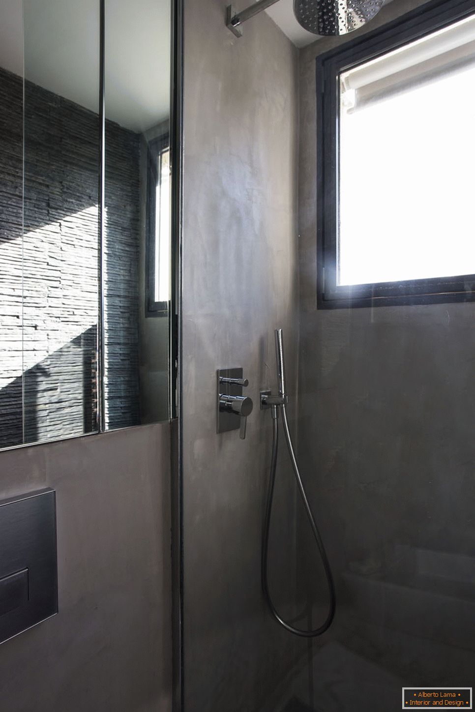 Sprchový kout v interiéru malé velikosti