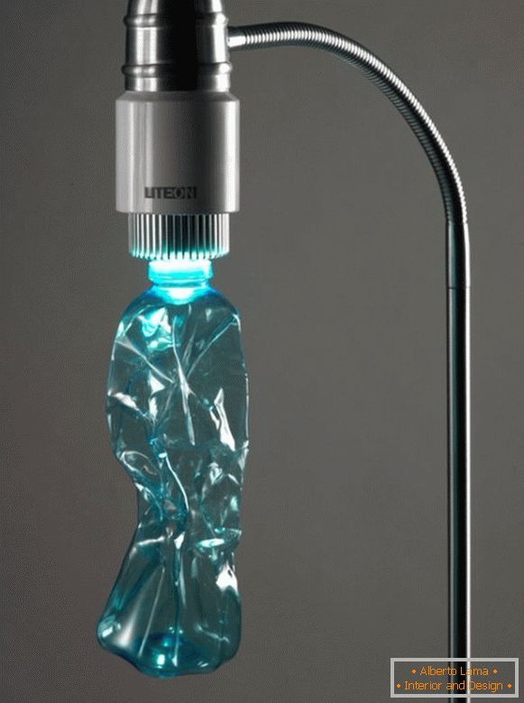 Originální lampa z plastové lahve
