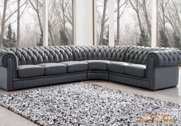 Rohový čalouněný nábytek pro obývací pokoj - pohovka v interiéru