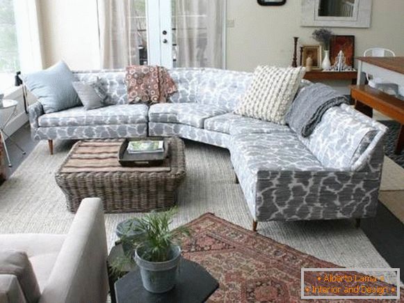 Kompaktní rohová pohovka v designu obývacího pokoje