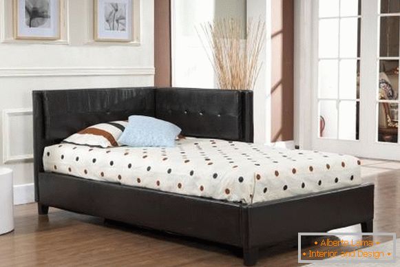 Rohový nábytek - postel s rohovou čelní deskou
