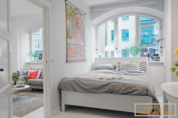 Ložnice malého bytu ve skandinávském stylu
