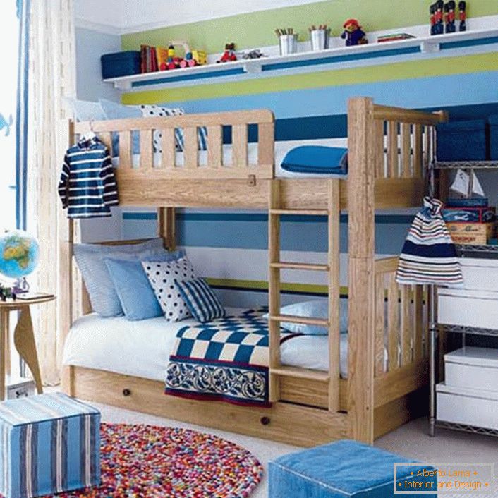 Malá dětská místnost pro chlapce je zdobena ve skandinávském stylu.