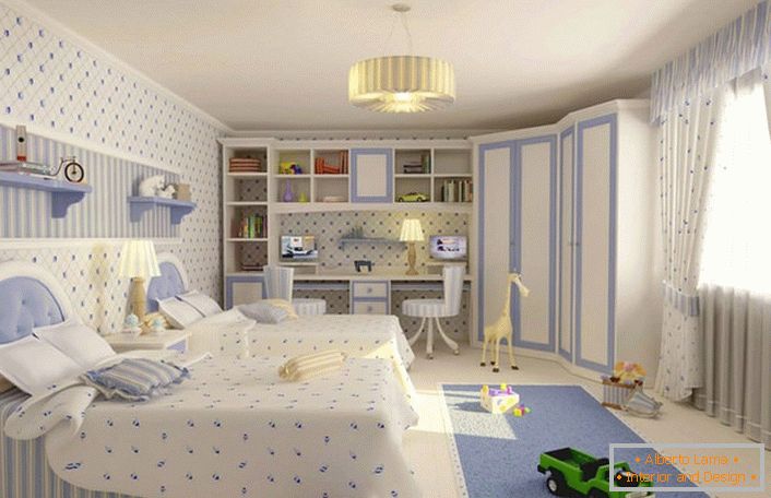 Neutrální barvy, například měkké modré a bílé, jsou ideální pro zdobení dětského pokoje, kde budou žít bratr a sestra. 