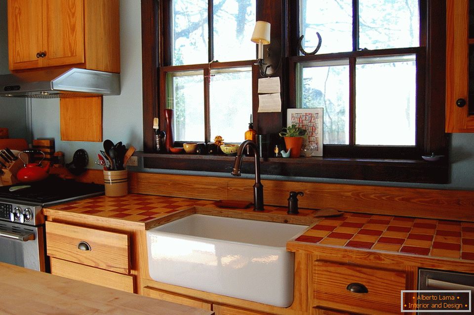 Dřevěný nábytek v kuchyni