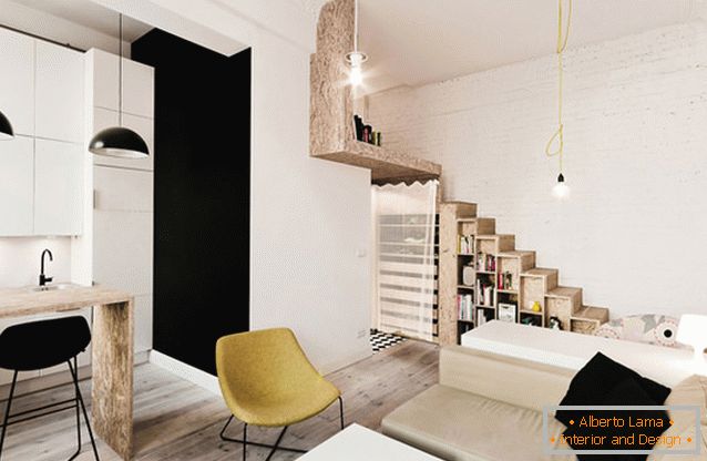 Interiér dvoupodlažního studiového bytu v Polsku