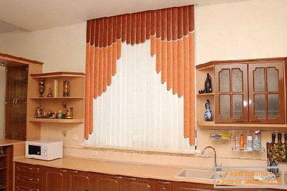 žaluzie na vertikální tkanině oken v kuchyni, foto 16