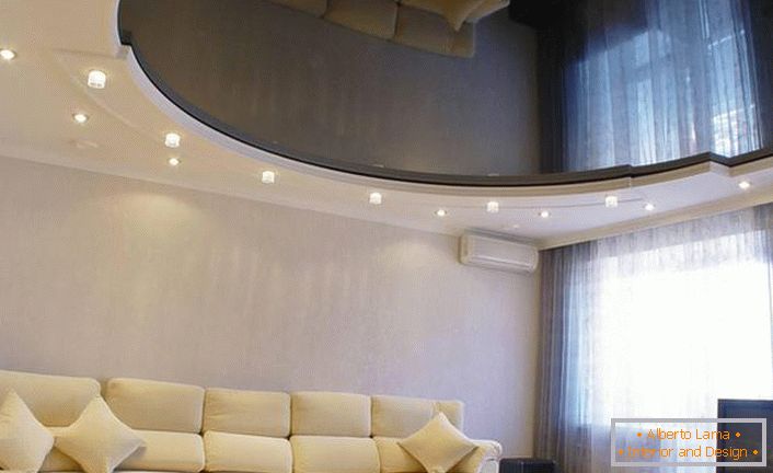 Šťastná verze stropního stropu pro obývací pokoj v secesním stylu.