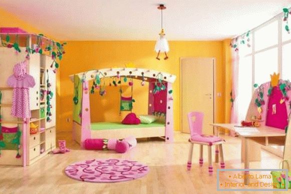 Moderní tapeta pro dětský pokoj pro dívky - fotografie v interiéru