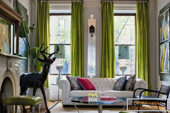 Jasně zelené záclony v designu obývacího pokoje