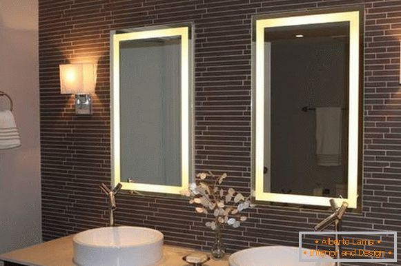 Obdélníkové zrcadla s podsvícením pro koupelnu