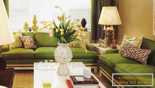Světlý a barevný obývací pokoj