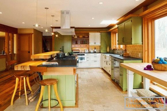 dřevěné-zelené kuchyně