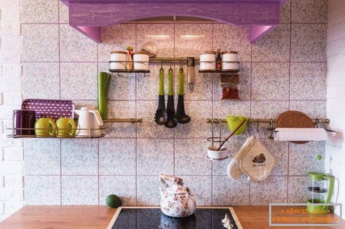 Purpurové akcenty v interiéru kuchyně