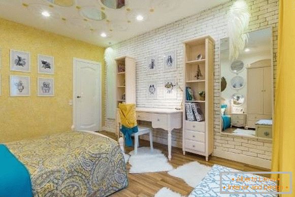 Žlutá tekuté tapety - design ložnice