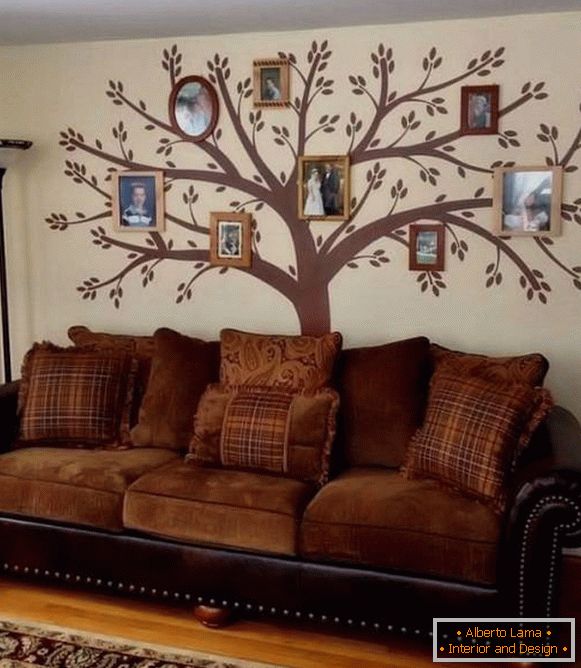 Rodinný strom v obývacím pokoji