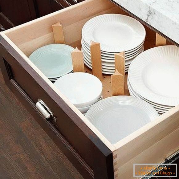 skříňka pro nádobí