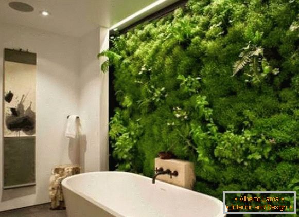 Zelená stěna v designu koupelny