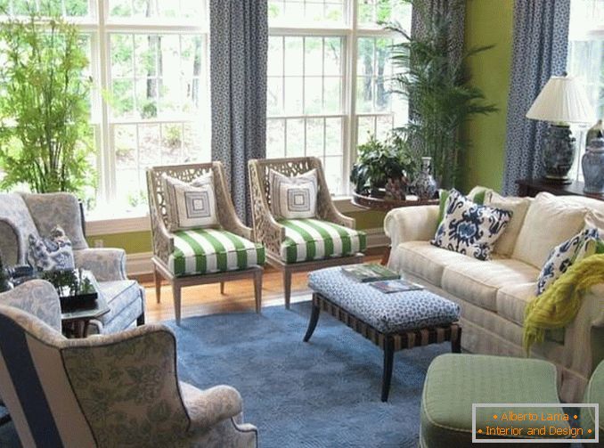 Návrh obývacího pokoje v zelené a modré barvě