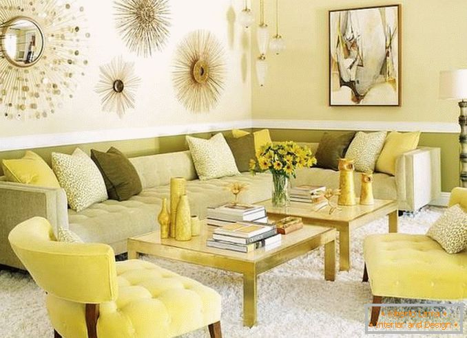 Moderní obývací pokoj ve žluté a zelené místnosti