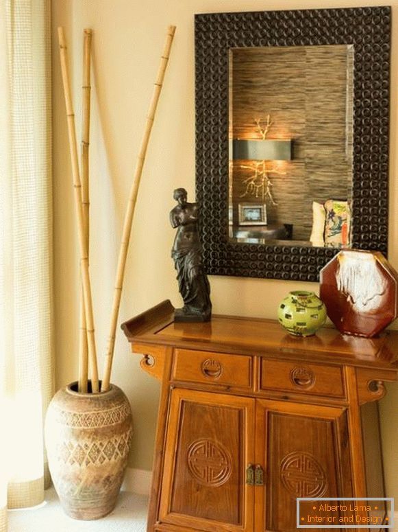 Venkovní váza s bambusem