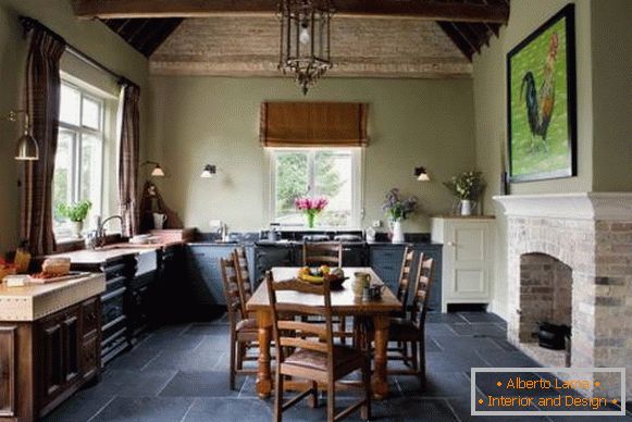 Kuchyně s tmavou rustikální podlahou