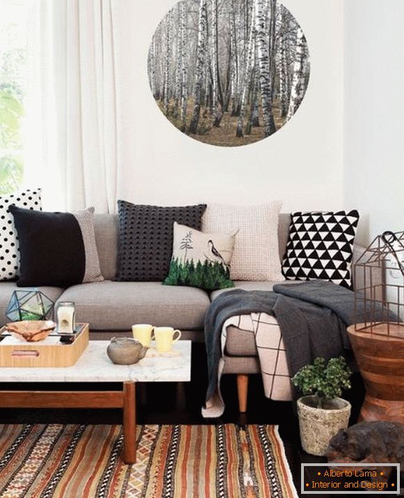 Útulný obývací pokoj se stylovým dekorem