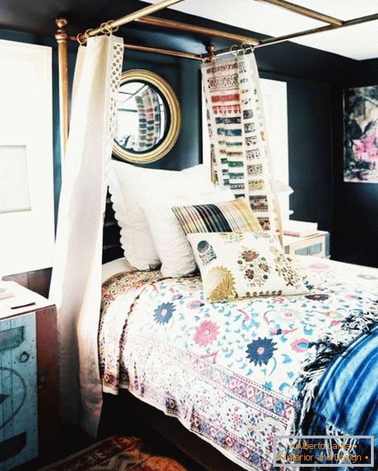 Neobvyklý dekor v ložnici se samostatnou postelí