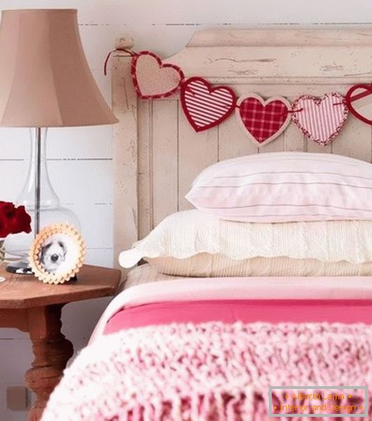 Dekorace postele na Valentýna