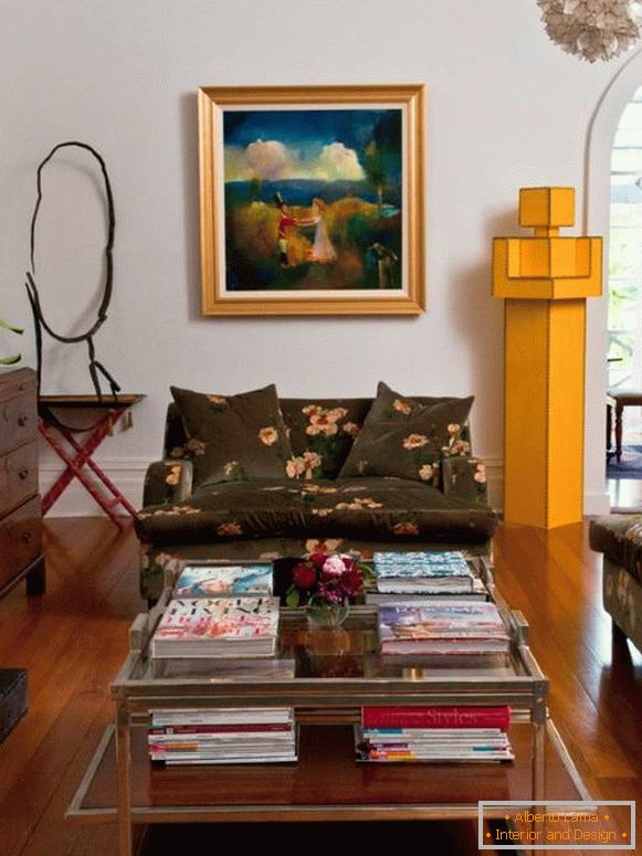 staromódní obraz v obývacím pokoji