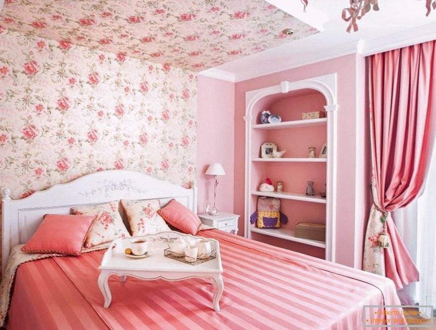 Ložnice v růžové barvě