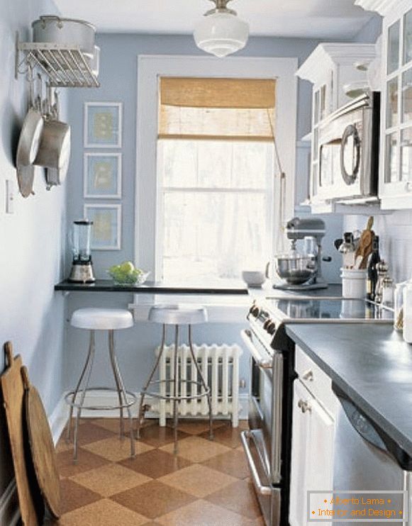 Praktický interiér malé kuchyně