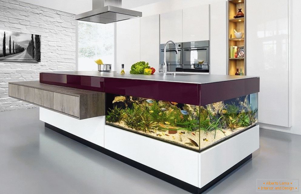 Stůl-akvárium v ​​kuchyni