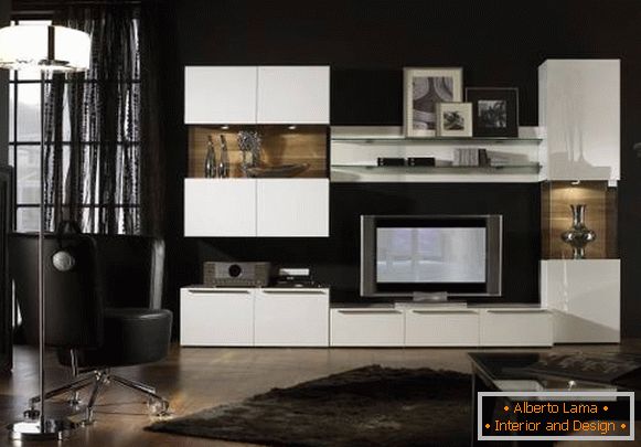 Černé tapety pro bílý modulární nábytek v obývacím pokoji