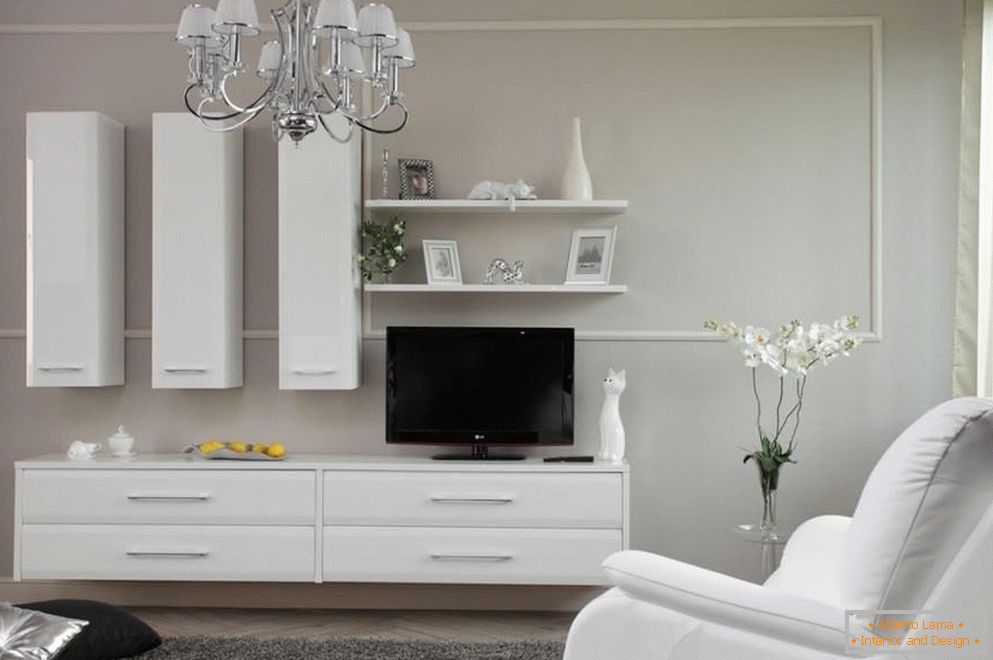 Pokoj s bílým nábytkem