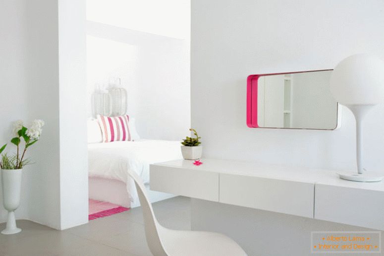 romantické-ložnice-návrhy-pro-páry-úžasné-bílá-ložnice-nábytek-také-eames-style-dsw-židle-plus-pop-art-interiér-dekor-design-nápady-s-pruhované-barevné-polštář- a-marnosti-globe-stolní lampa