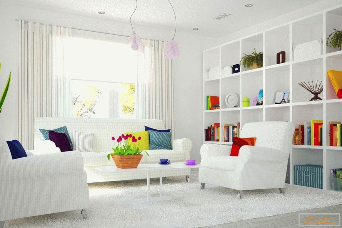 Bílý interiér kombinovaný s jasnými dekorovými prvky