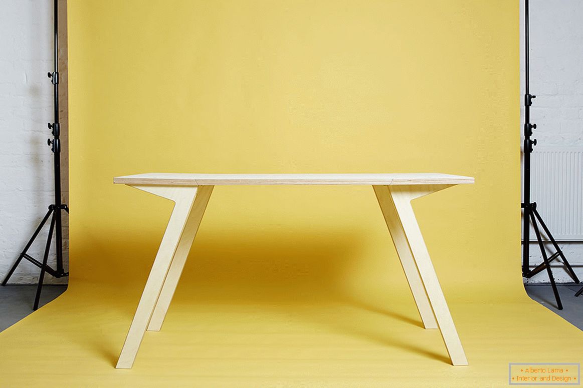 Jednoduchý stůl pro malý byt