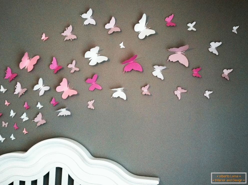 Motýlky z papíru na zeď