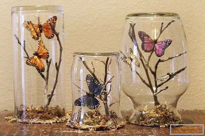 Vázy s motýly