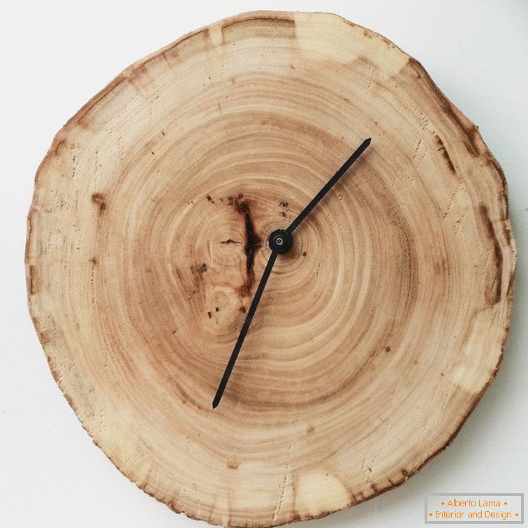 Vytočte hodiny ze dřeva