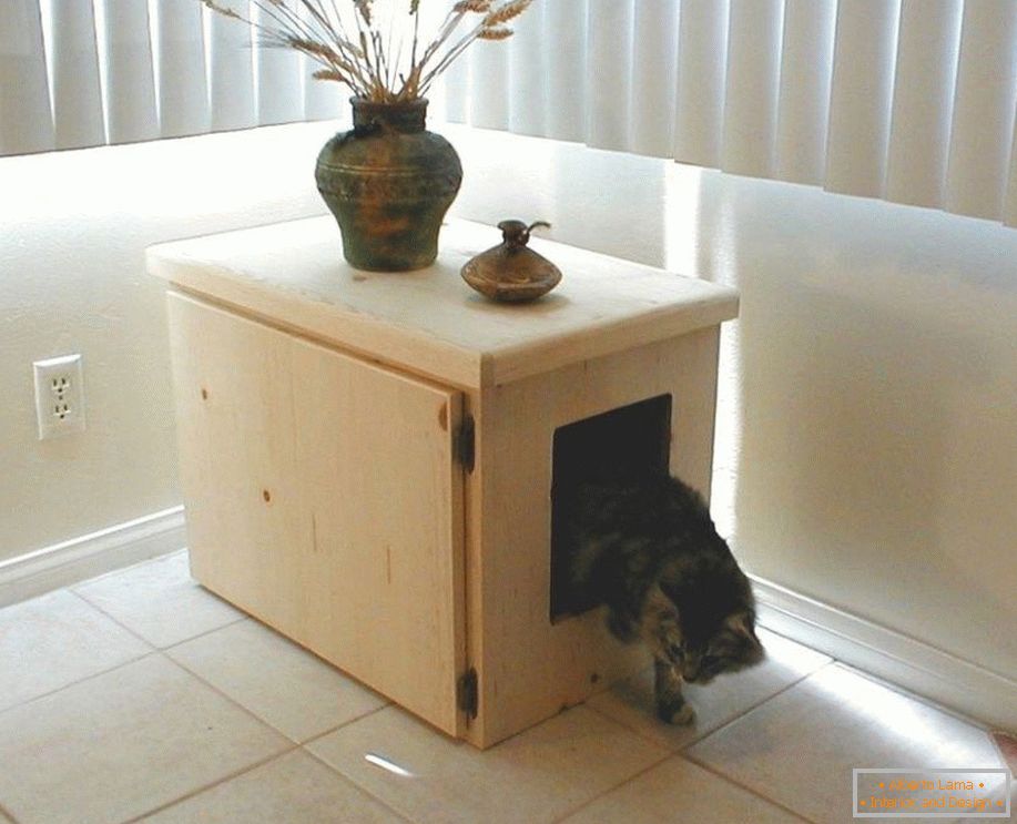 Kočičí dům z krabic