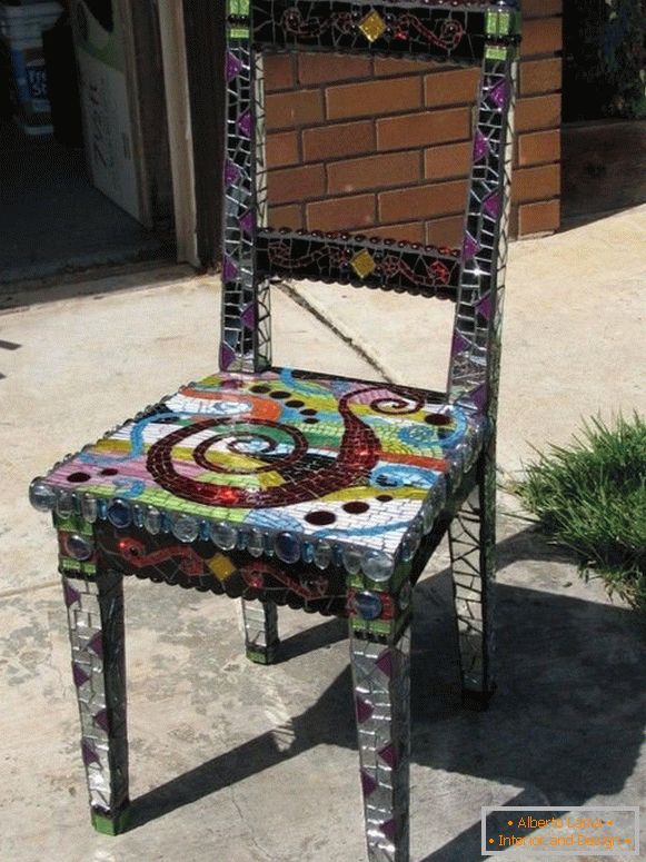 Utěsnění židle s mozaikou