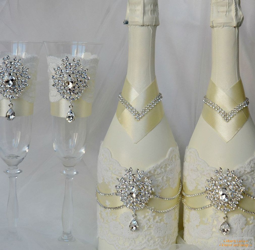 Dekorace svatebních lahví