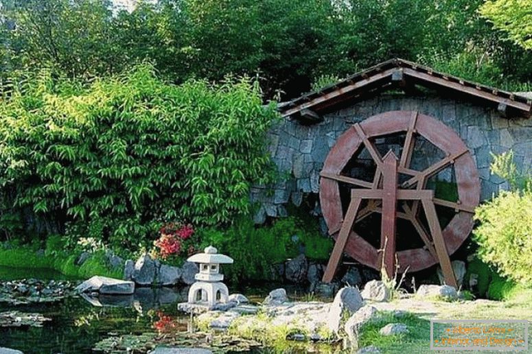 Dekorativní mlýn v japonském stylu