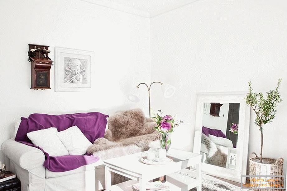 Interiér obývacího pokoje v bílé barvě