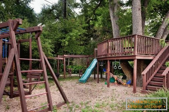 dřevěné dětské hřiště