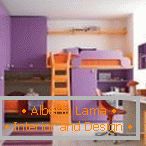 Lilac-oranžový interiér školky