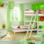 Světle zelený interiér s bílým nábytkem